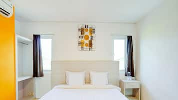 Exclusive Double Room | Desk, free WiFi, bed sheets