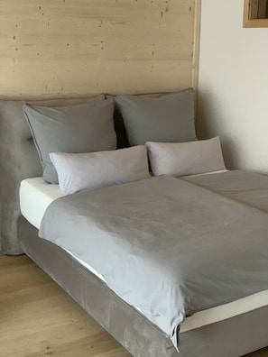 1 Schlafzimmer, kostenloses WLAN, BettwÀsche, Rollstuhlgeeignet