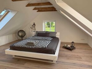 Unclassified image, 5 of 33, button