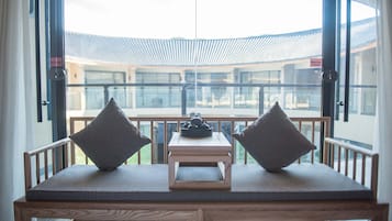 Suite | Free WiFi, bed sheets