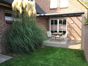 Unclassified image, 2 of 51, button