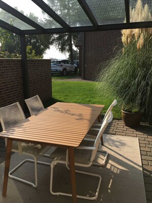 Unclassified image, 5 of 51, button