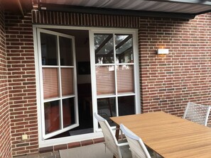 Unclassified image, 3 of 51, button