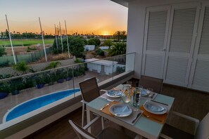 Outdoor dining - Sunset Condominium (Lagos)