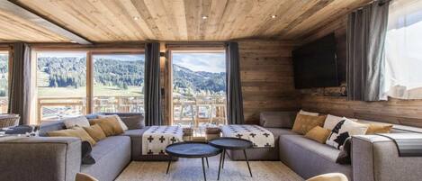 Smart-TV, Kamin, Stereoanlage