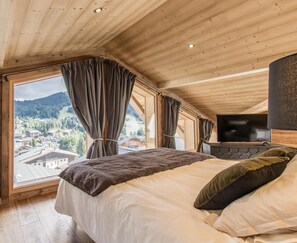 5 Schlafzimmer, Schreibtisch, Bügeleisen/Bügelbrett, Reisekinderbett