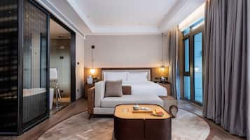 Deluxe Double Room | 1 bedroom, in-room safe, desk, blackout curtains