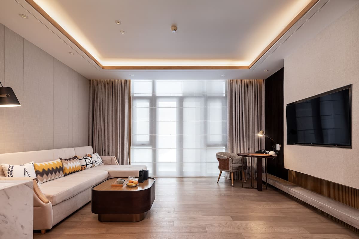 1 bedroom, in-room safe, desk, blackout curtains