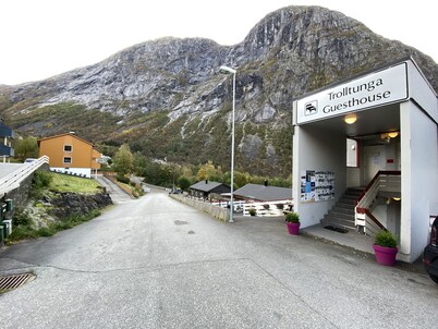 Trolltunga Guesthouse Apartments