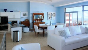 Surfers Penthouse | 起居区