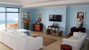 Surfers Penthouse | 起居区