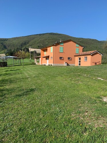 BEAUTIFUL FARMHOUSE FULLY IMMERSED IN NATURE