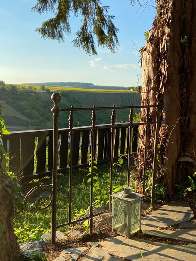 Exceptional vacation home in a fantastic location above Rheinfels Castle, Loreley