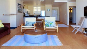 Surfers Sea Loft | Área de sala de estar
