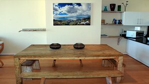 Surfers Sea Loft | Dining room