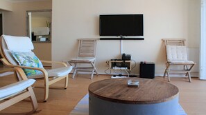 Surfers Sea Loft | Living area