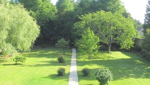 Garden view - Château Les Cèdres B&B (Thue et Mue)