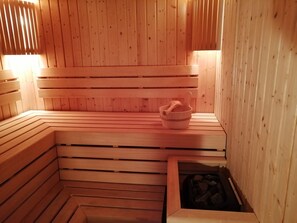 Sauna, hot tub