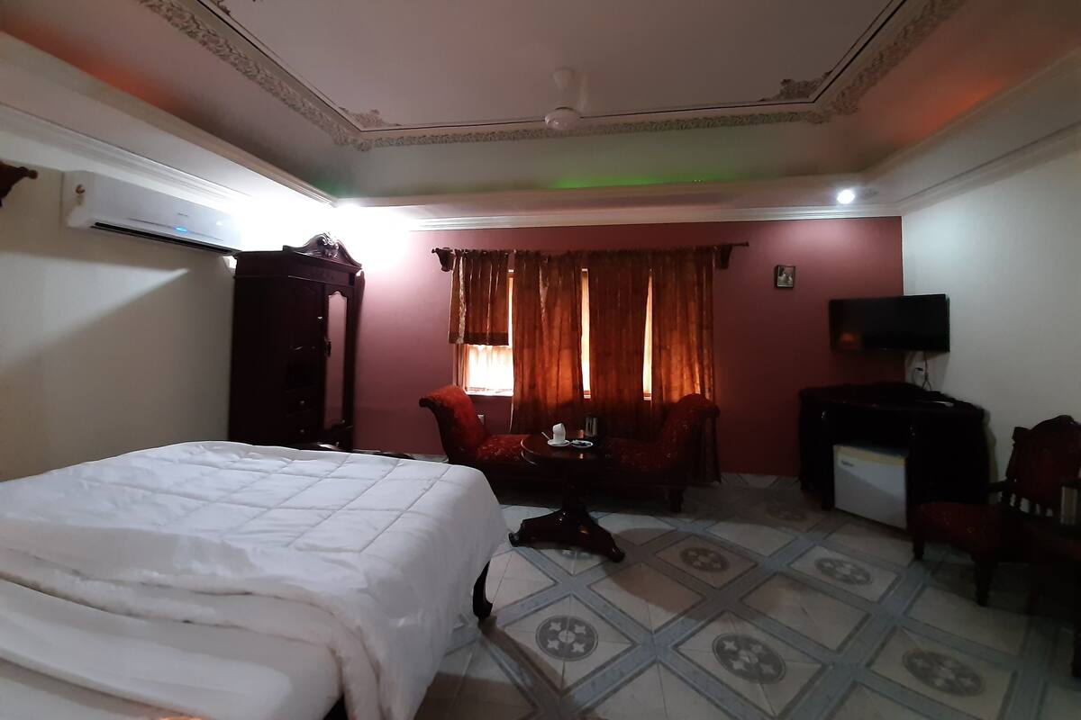 Desk, iron/ironing board, free WiFi, bed sheets