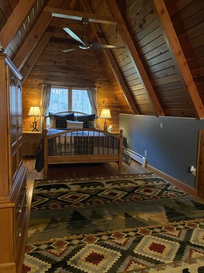 4 bedrooms, desk, iron/ironing board, free WiFi
