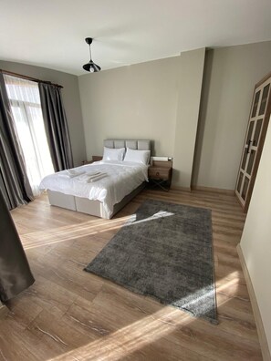 Laptop workspace, free cots/infant beds, free WiFi, bed sheets - Aden Life (Ankara)