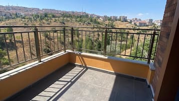 Executive Apartment, Hill View | Balcony