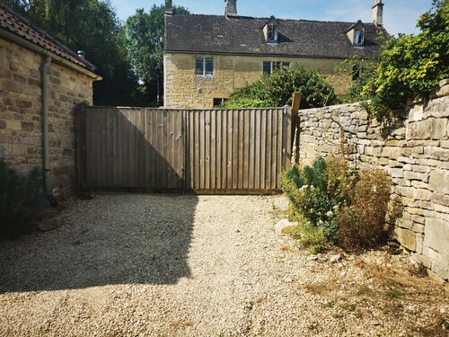 Artist's Studio in Edge in stunning countryside