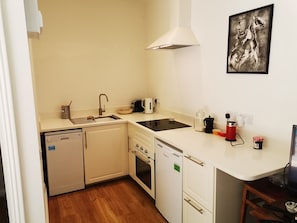 Refrigerador, horno, parrilla de estufa y lavavajillas
