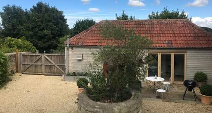 Artist's Studio in Edge in stunning countryside