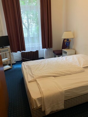 Habitación City con 1 cama doble o 2 individuales | Escritorio, espacio para trabajar con un portátil, wifi gratis