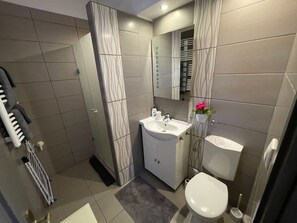 Shower, hair dryer, towels, soap - Couple Friendly Studio for Two  (Mórahalom)