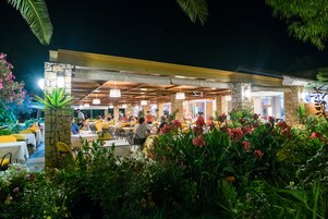 Café da manhã, almoço e jantar