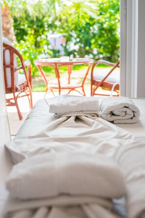 Bungalow | Individually furnished, iron/ironing board, bed sheets - Three Stars Beach Hotel (Corfu)