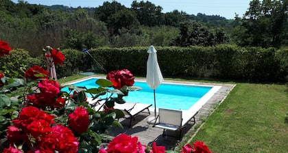 VILLA FAMILIARE DI CAMPAGNA 10 POSTI LETTO CON PISCINA PRIVATA