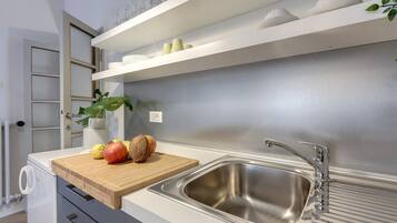 Apartemen, 2 kamar tidur | Dapur pribadi | Lemari es, microwave, oven, dan kompor