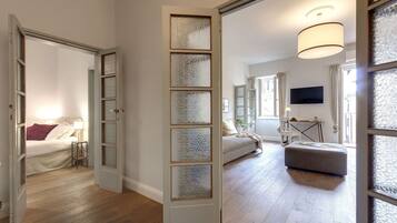 Apartment, 2 Schlafzimmer | Wohnbereich | LCD-Fernseher