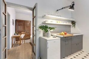 Apartment, 2 Bedrooms | Private kitchen | Fridge, microwave, oven, stovetop