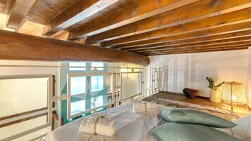 Apartment, 3 Bedrooms | 3 bedrooms, free WiFi, bed sheets