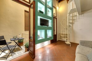 Departamento, 3 habitaciones | Área de sala de estar | Televisión LCD 