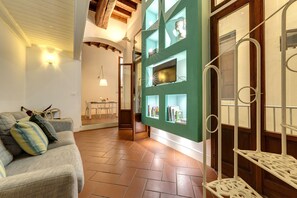 Apartamento, 3 quartos | Área de estar | TV LCD