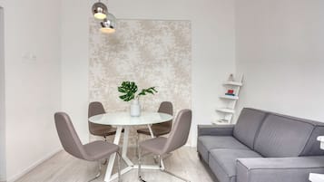 Apartamento, 2 quartos | Área de estar | TV LCD