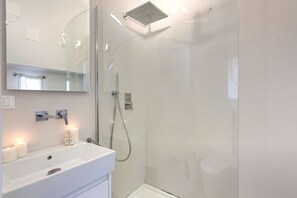 Apartment, 2 Schlafzimmer | Badezimmer