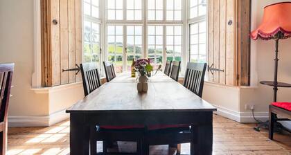 St Anne's House, Sea Views, 7 Bedrooms - Sleeps 30