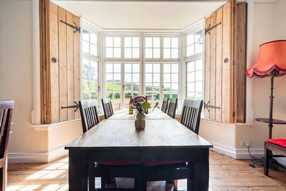 St Anne's House, Sea Views, 7 Bedrooms - Sleeps 30