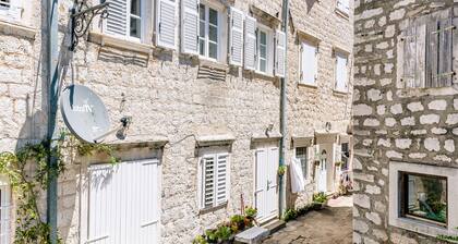 Perfetto Perasto Residence - idyllic seaside escape with a jacuzzi inside