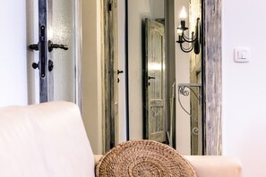 Interior - Perfetto Perasto Residence - idyllic seaside escape with a jacuzzi inside (Perast)