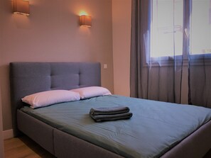 2 chambres, fer et planche à repasser, Wi-Fi, draps fournis