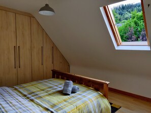 2 bedrooms, desk, iron/ironing board, travel cot