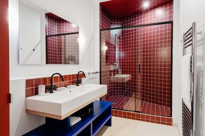 Comfort-Apartment | Badezimmer | Kostenlose Toilettenartikel, Handtücher