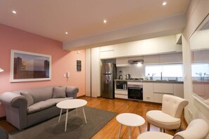 Télévision, chaîne hi-fi, espaces bureaux